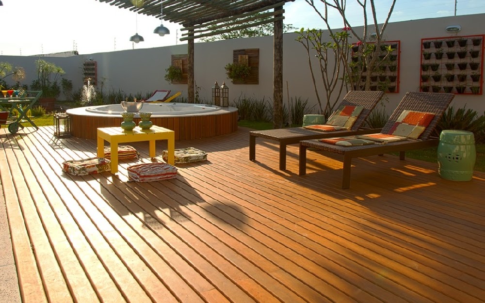 Deck de madeira na decoração