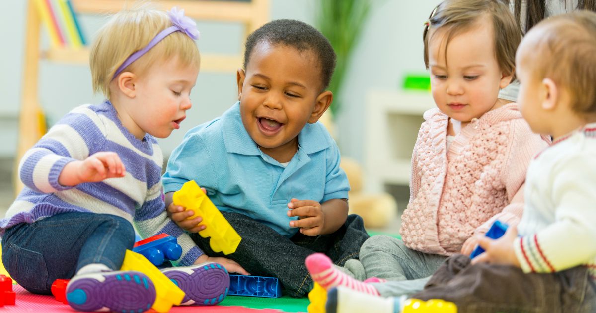 Roupas confortáveis para o seu bebê brincar livremente