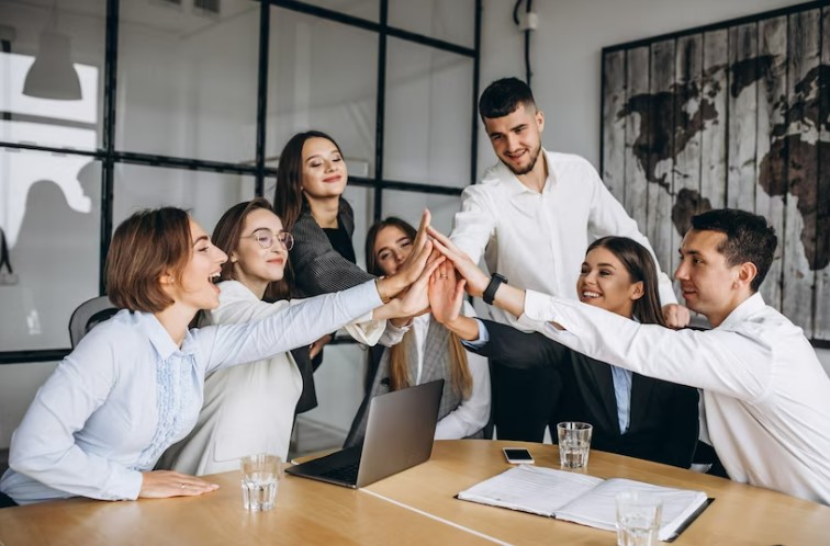 Como estabelecer uma boa comunicação entre líderes e membros da equipe