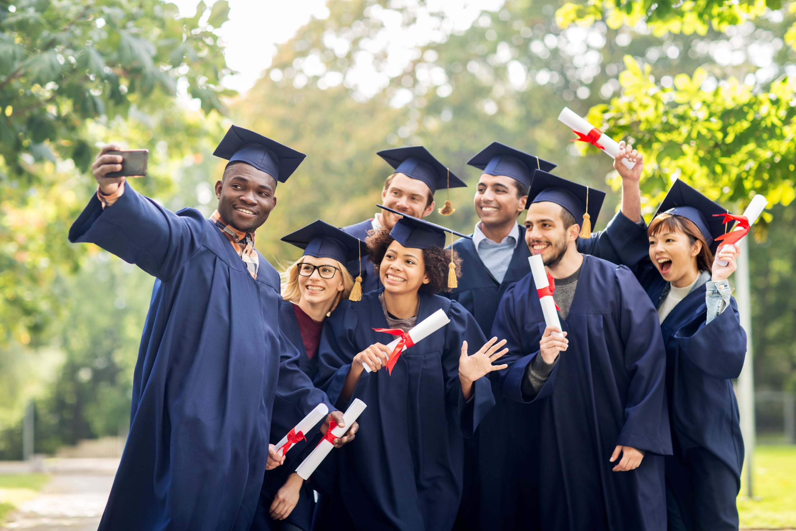 Vale a Pena Fazer Faculdade? Uma Análise dos Benefícios Acadêmicos e Econômicos