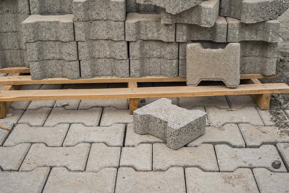 Quais as vantagens de usar paver de concreto na construção?