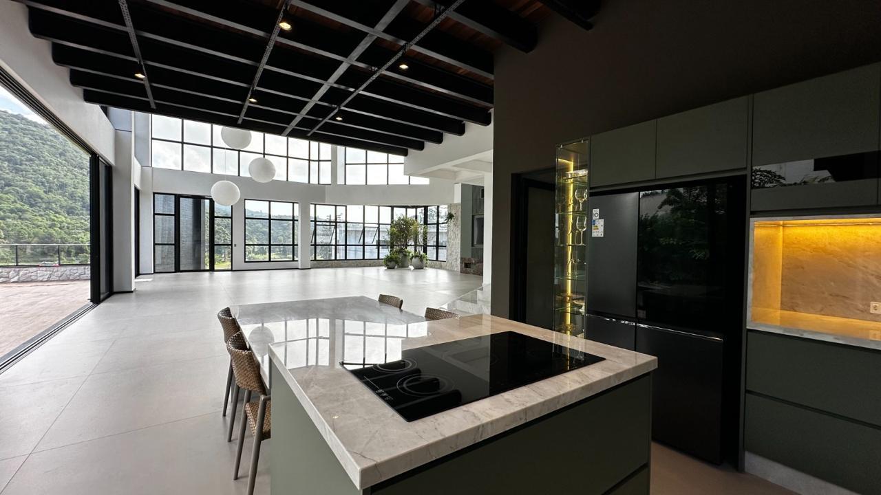 Conheça os diferenciais de uma casa à venda no Condomínio Plaza em Itapema